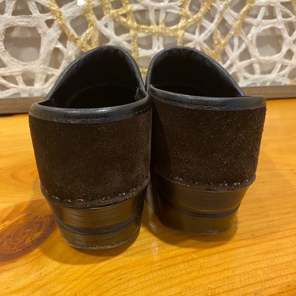 Dansko Brown Clog Women's EUR Sz 39 / U.S. 8.5-9. - Picture 3 of 5